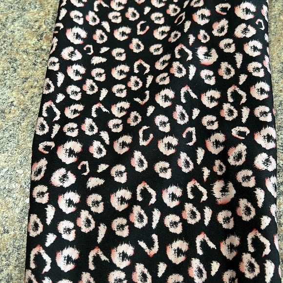 Emily Hsu Designs leggings & sports bra. Leggings size xs Sports bra, size s. - Picture 4 of 11